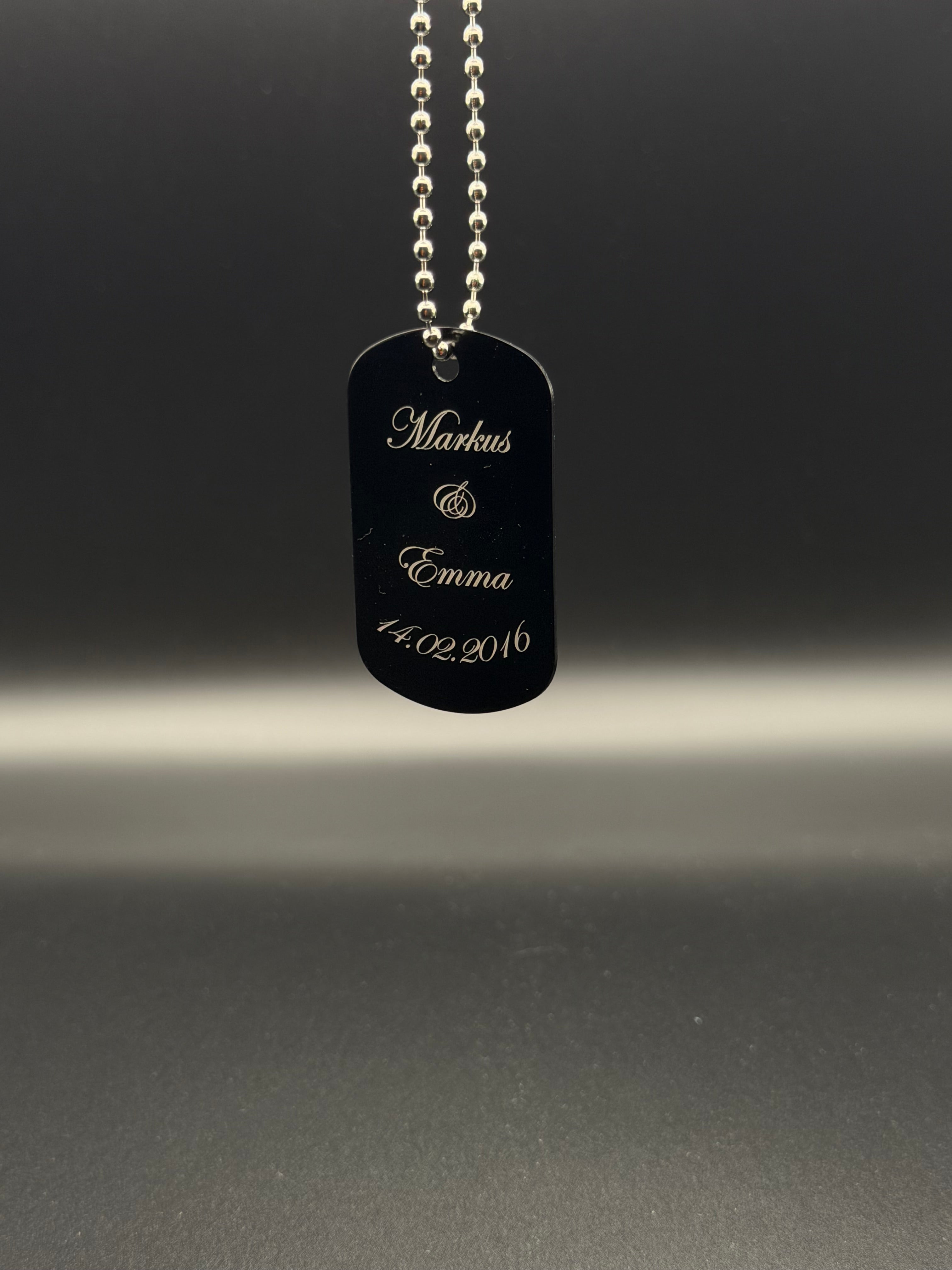 Personalisierte Halskette / Schlüsselanhänger mit Foto & Gravur