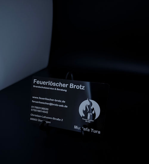 Premium Metall-Visitenkarte mit Gravur – Individuelles Luxus Design