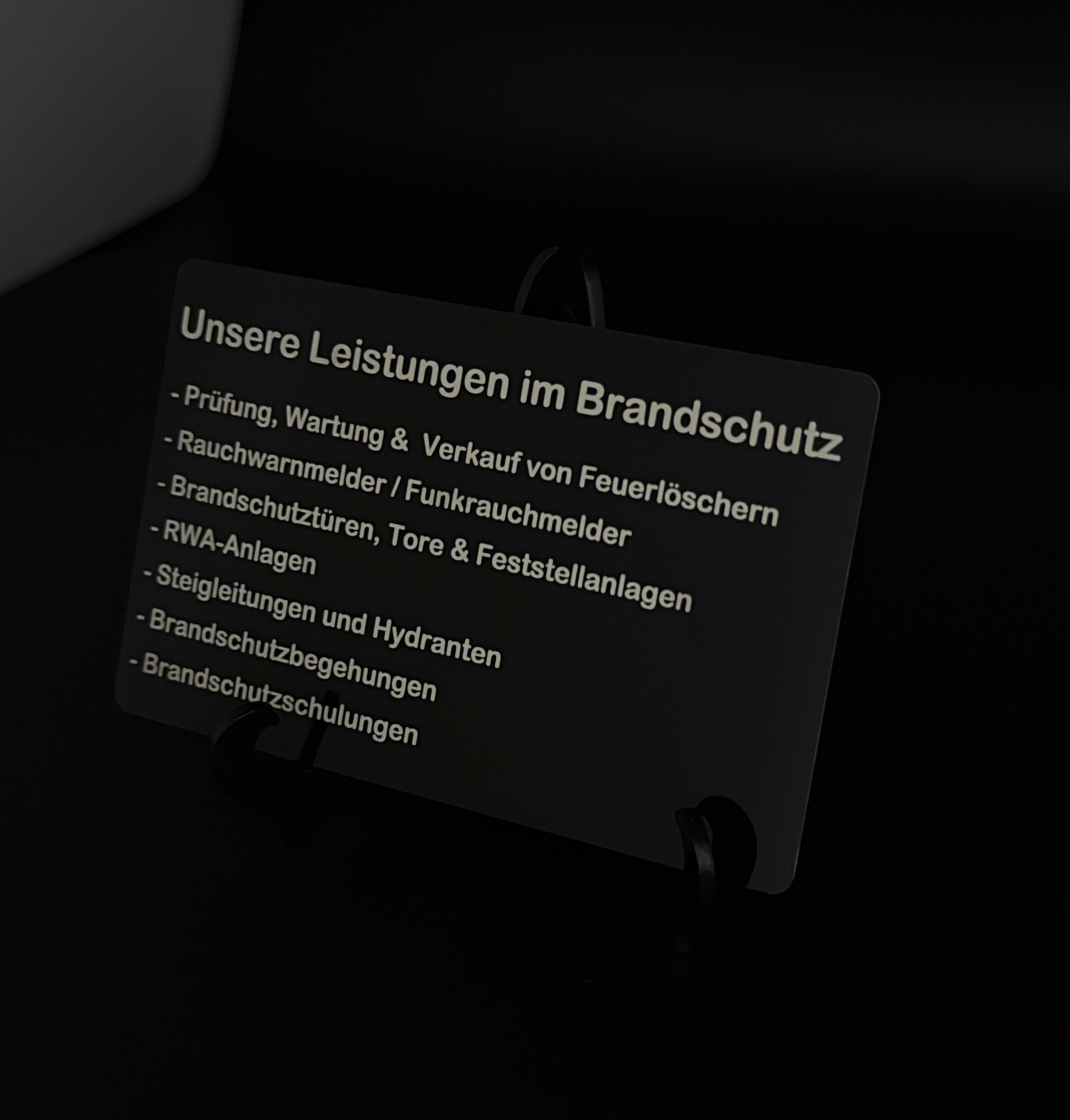 Premium Metall-Visitenkarte mit Gravur – Individuelles Luxus Design