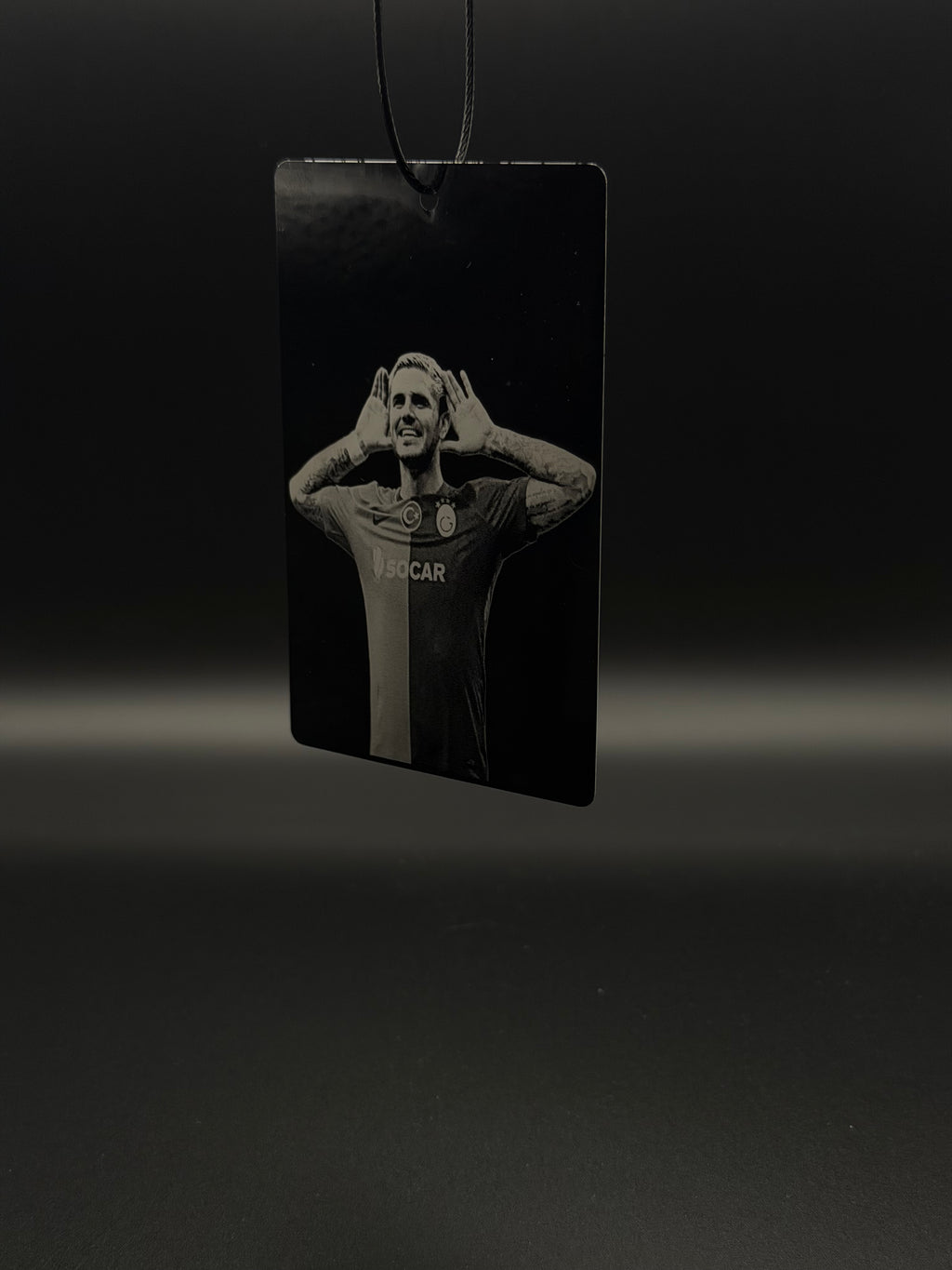 Personalisierter Auto-Anhänger mit Foto & Wunschtext – Individuell graviert aus Aluminium