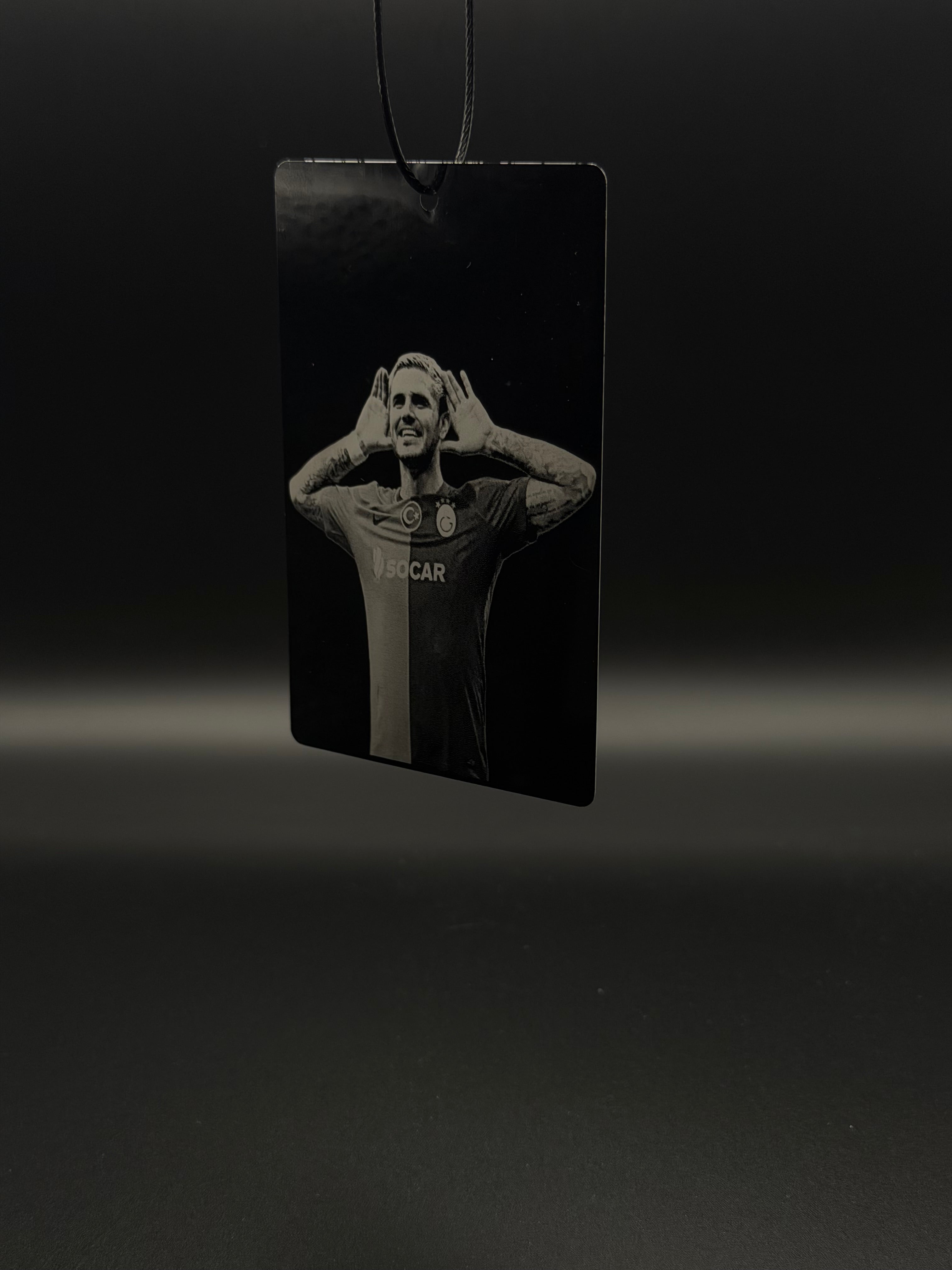 Personalisierter Auto-Anhänger mit Foto & Wunschtext – Individuell graviert aus Aluminium